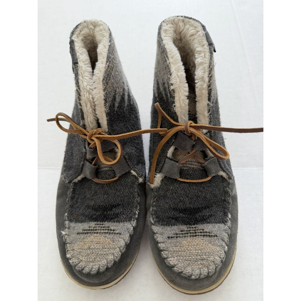 Minnetonka Women's 9 Torrey Lace-Up Bootie Slippers Moccasins Southwestern Knit